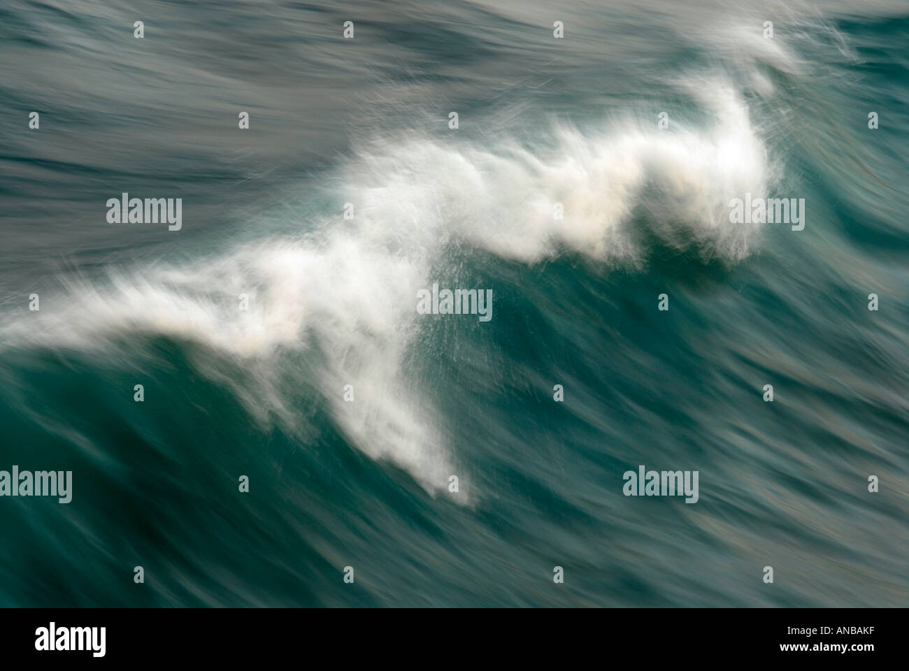 L'océan, sur la mer. Vague en mouvement. Tempête. Banque D'Images