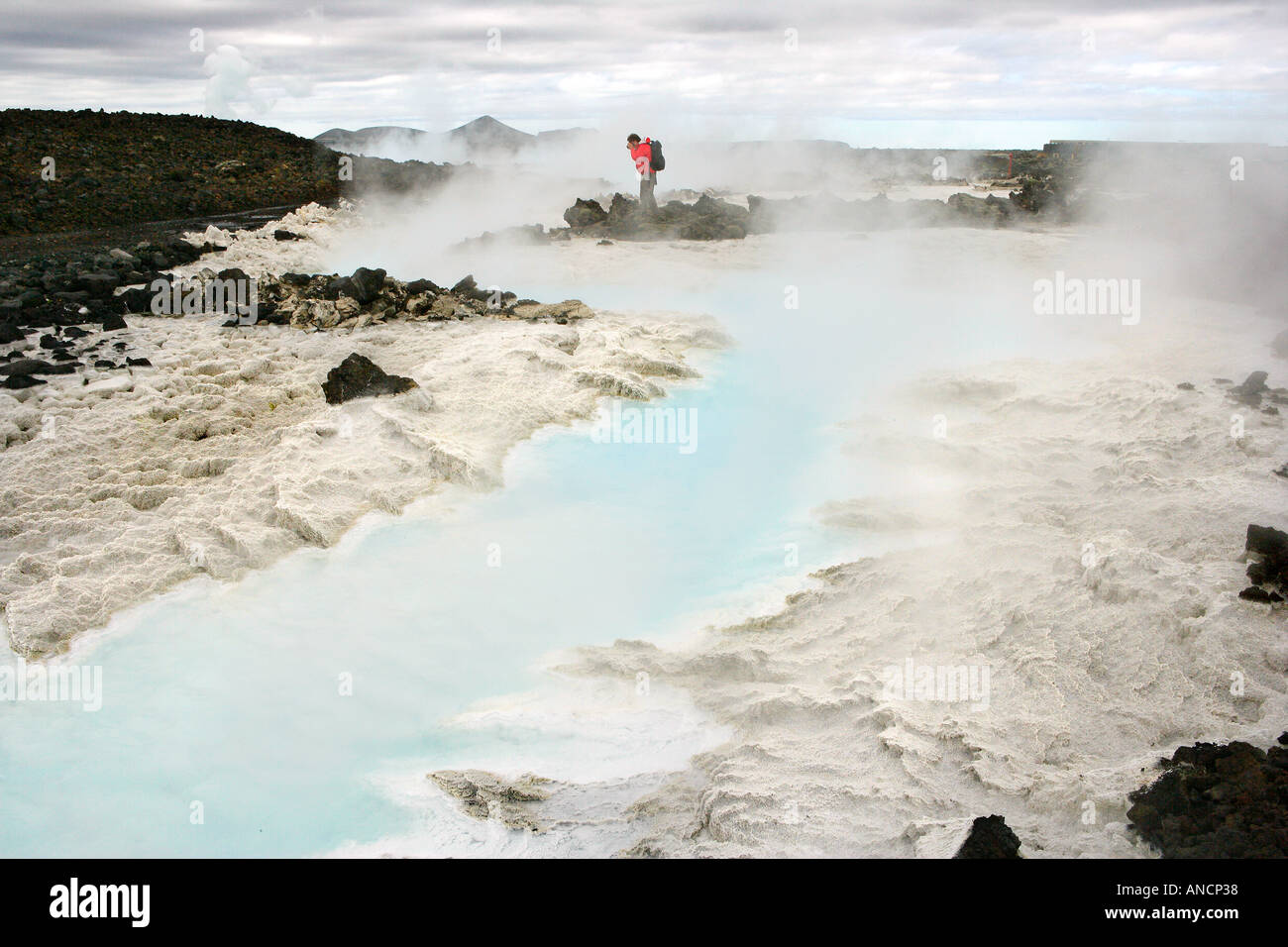 Les dépôts de silice du bassin de refroidissement géothermique Blue Lagoon Islande Banque D'Images