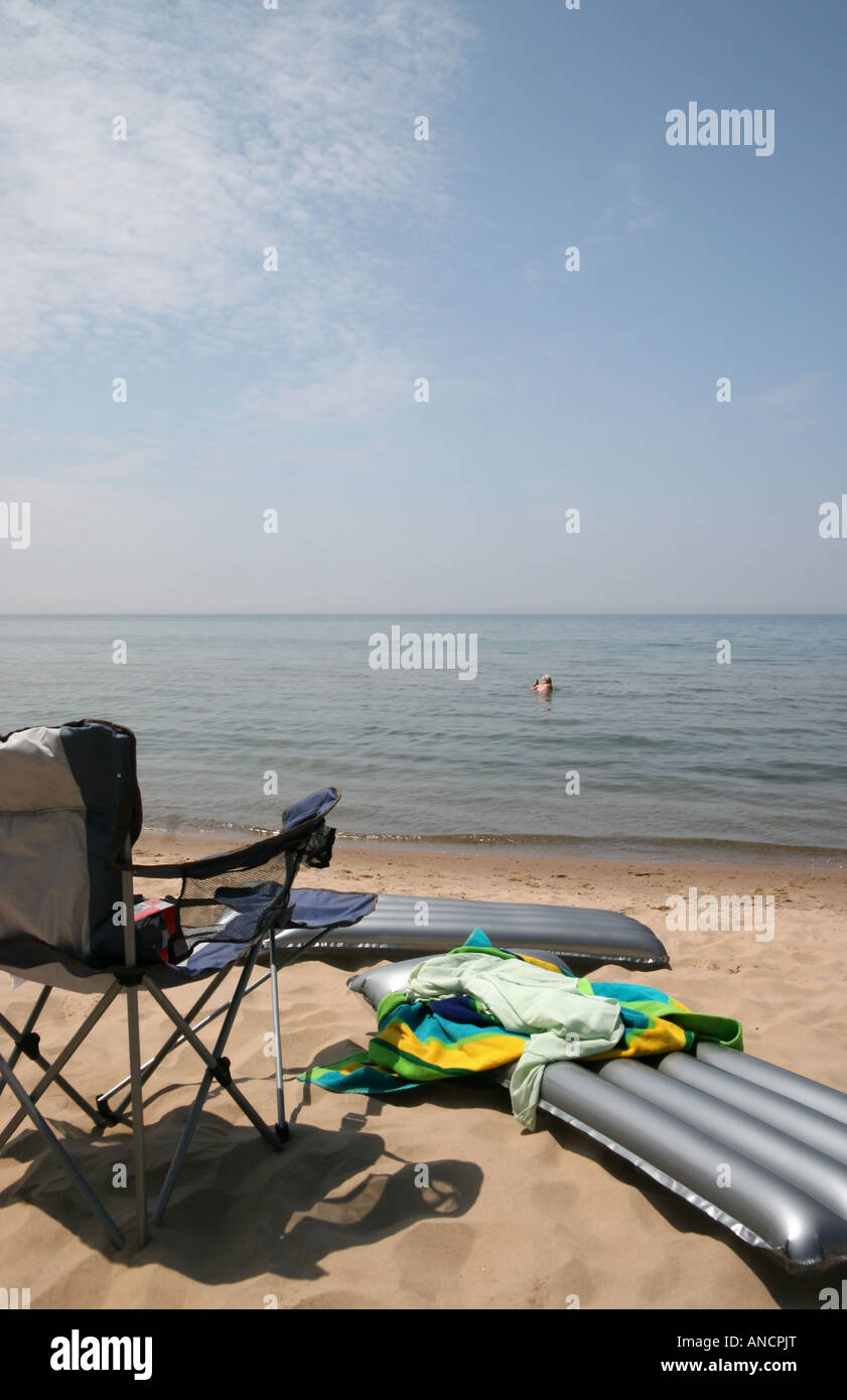 Chaise de plage matelas Banque de photographies et d'images à haute  résolution - Alamy