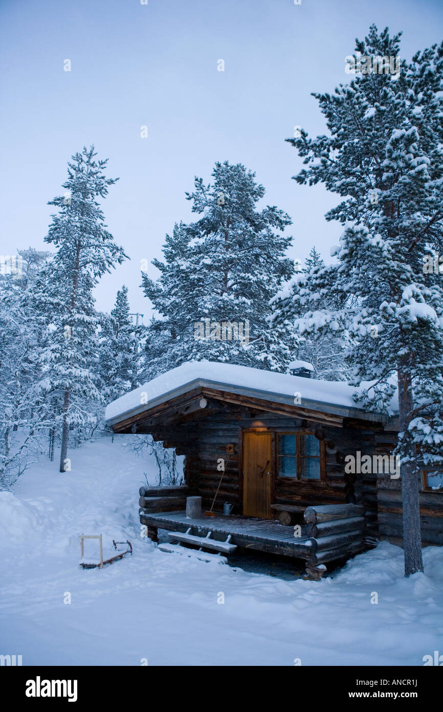 Maison de vacances chalet au Village d'Igloos Kakslauttanen accueil en Finlande avec/traîneau Traîneau par porte Banque D'Images