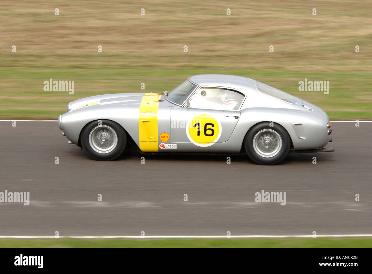 Ferrari GT Voiture de course de l'action 2005 Goodwood Revival Banque D'Images