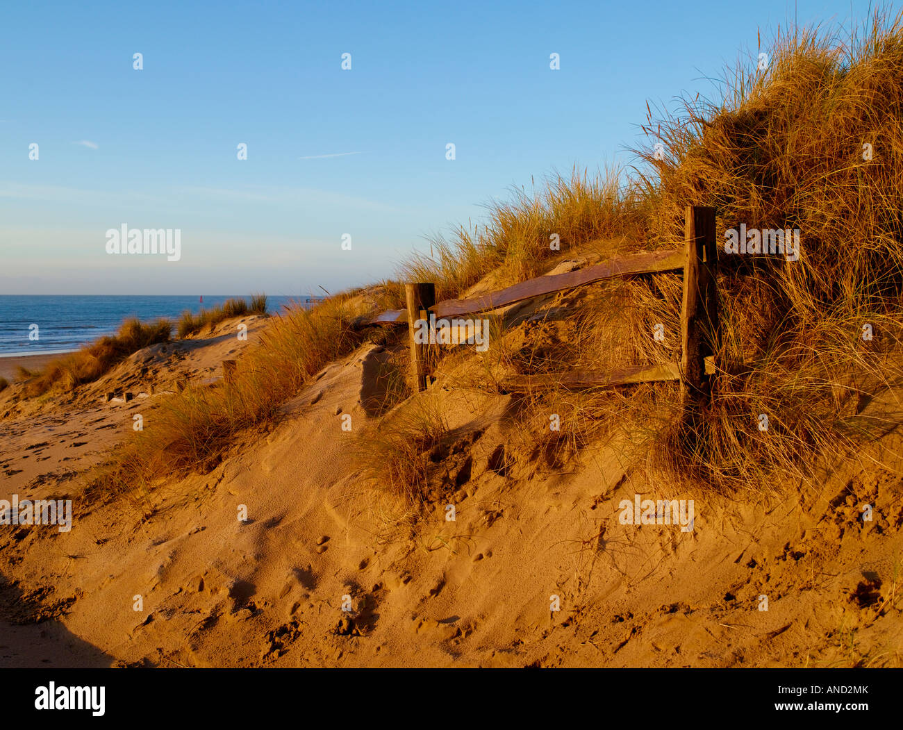 Les dunes et la Manche à Camber Sands East Sussex Banque D'Images