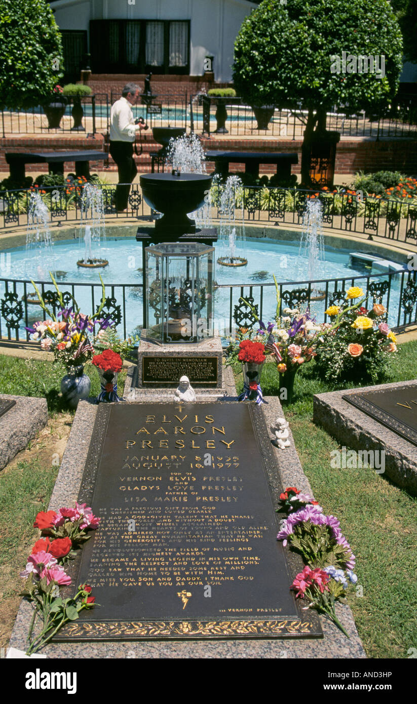 Une vue de la tombe d'Elvis