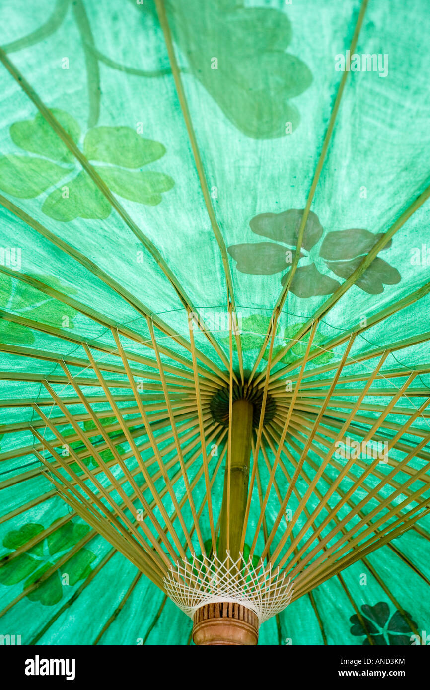 Parapluie Borsang village artisanal et Thaïlandais Banque D'Images