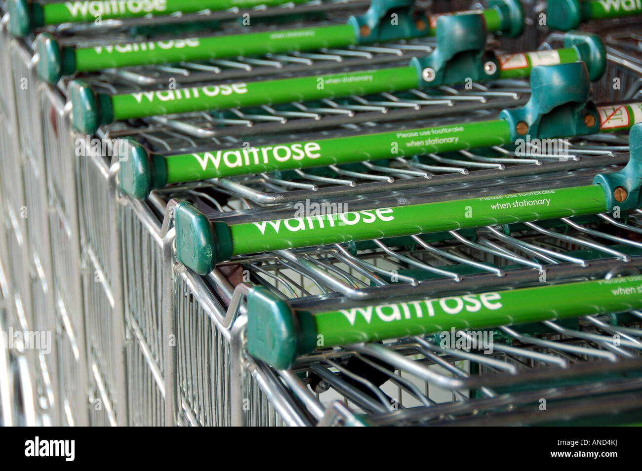 Shopping trollies en dehors d'un supermarché Waitrose, UK Banque D'Images