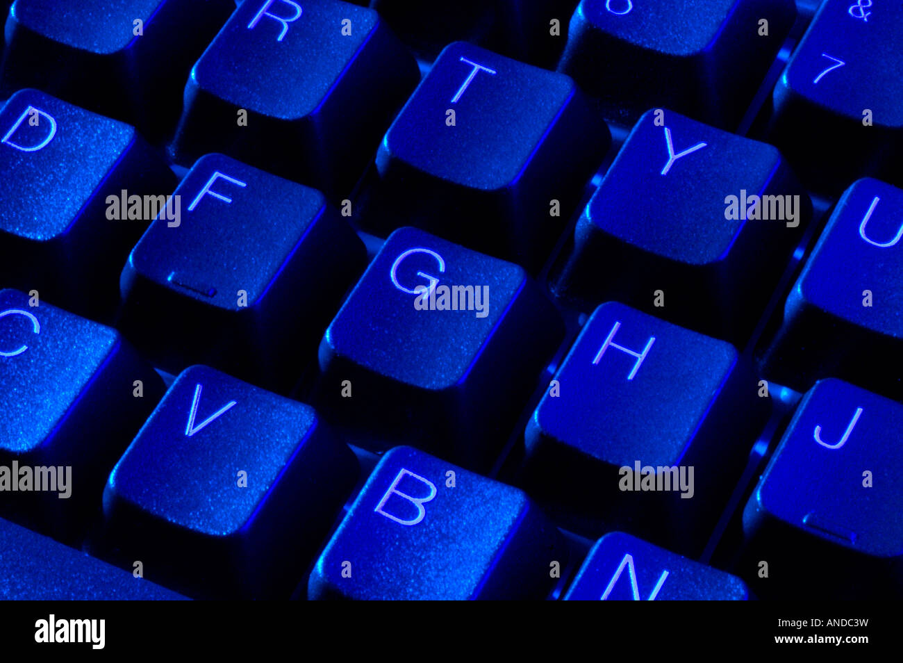 Clavier ordinateur bleu avec des touches qwerty alphanumérique Banque D'Images