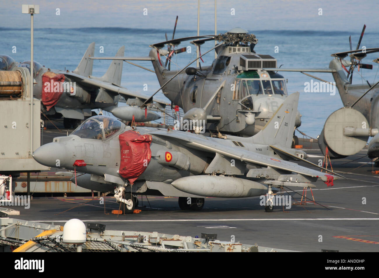 La Marine espagnole un EAV-8B + Harrier à bord du porte-avions Principe de Asturias Banque D'Images