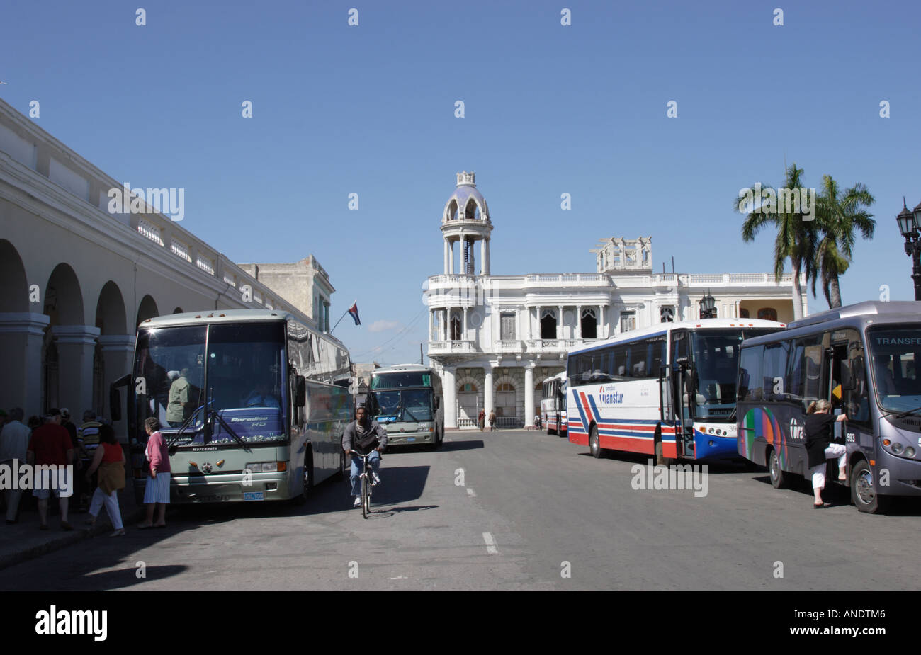 Des circuits en autocar, chef de la place principale Parque José Martí Cienfuegos Cuba Banque D'Images