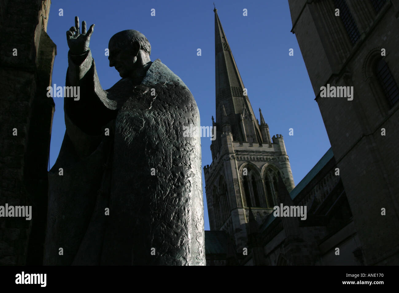 Statue de Saint Richard et cathédrale de Chichester, Angleterre Banque D'Images