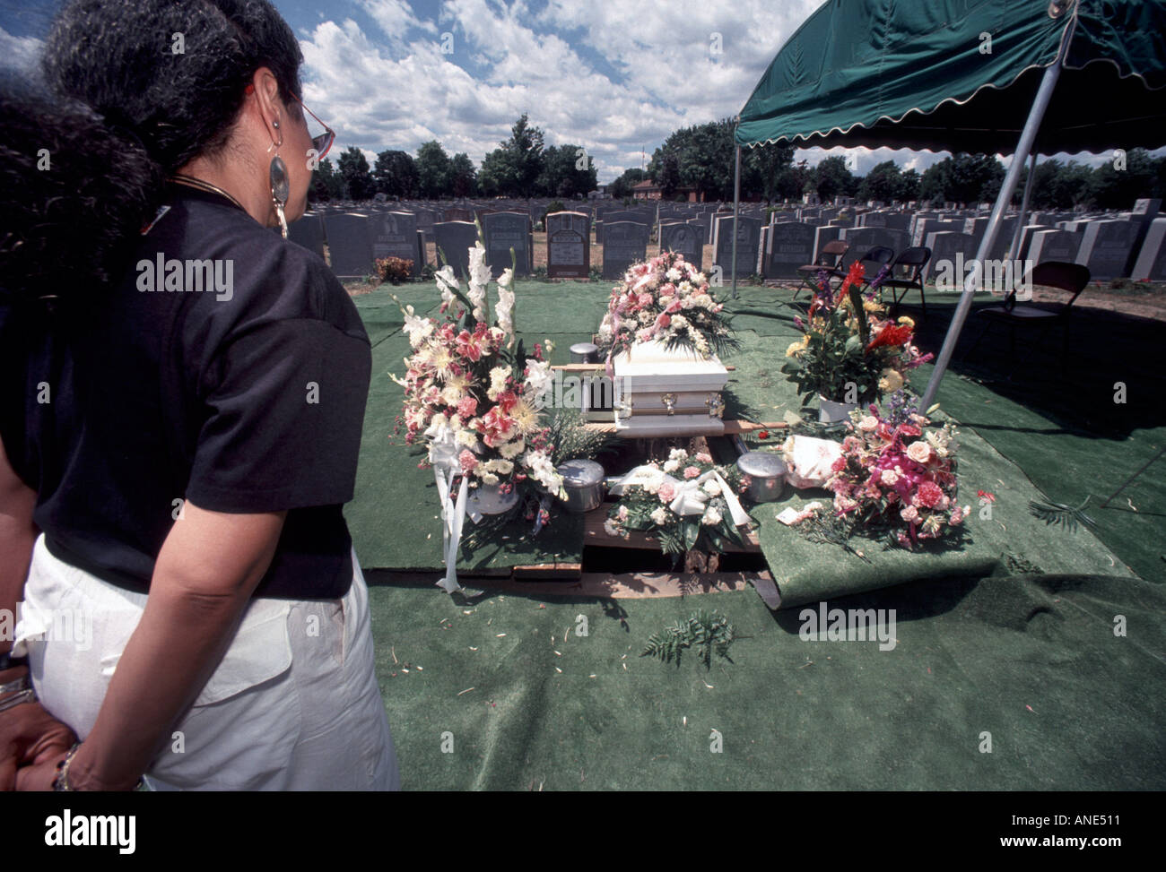 Funerailles D Un Bebe Bebe Espoir Abandonne Jamais Identifie Photo Stock Alamy