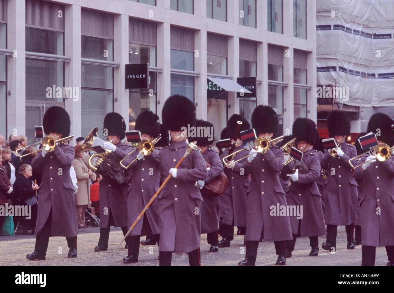 La bande de Grenadier Guards au cours de l'Éternel tous les maires, Cheapside, City of London, England Banque D'Images