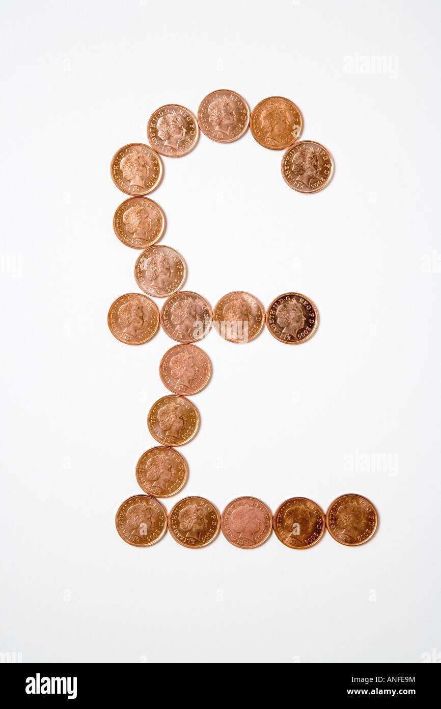Un sterling pound sign faite de deux-pièces pence Banque D'Images
