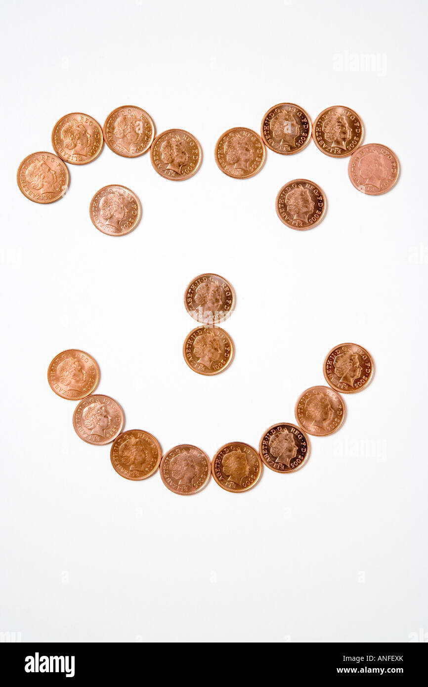 Un visage souriant fait à partir de deux-pièces pence - UK currency Banque D'Images