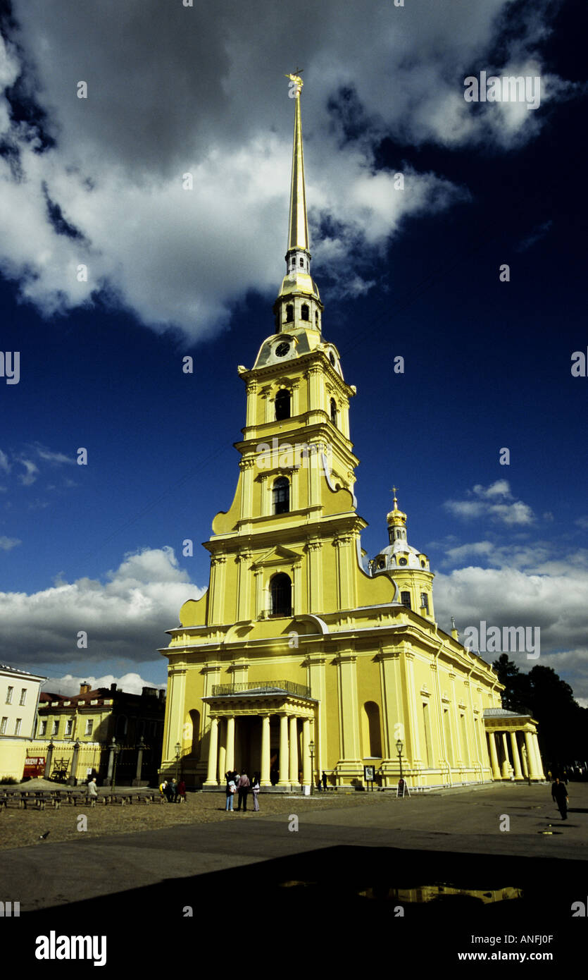 Les Saints Pierre et Paul (cathédrale Petropavlovsky sobor) avec son planeur spire 122 mètres de haut, Saint-Pétersbourg, Russie Banque D'Images