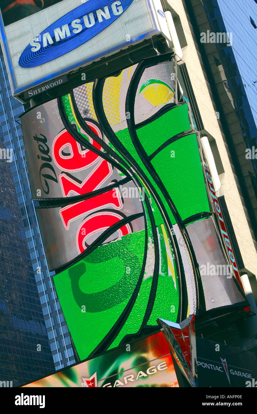 Coke Coca Cola électronique panneau d'affichage, de Times Square, New York, USA Banque D'Images