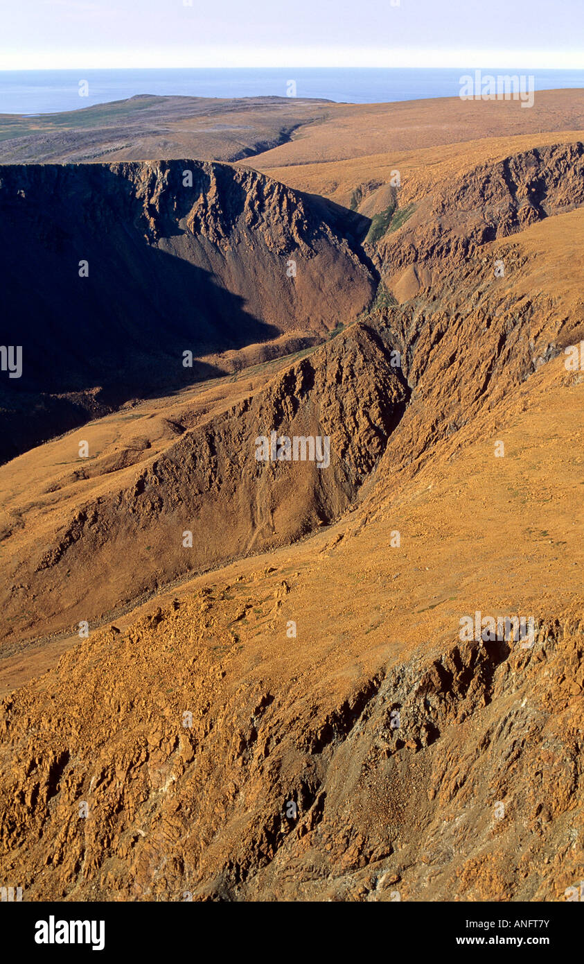 Vue aérienne des Tablelands dans le parc national du Gros-Morne, à Terre-Neuve, Canada. Banque D'Images