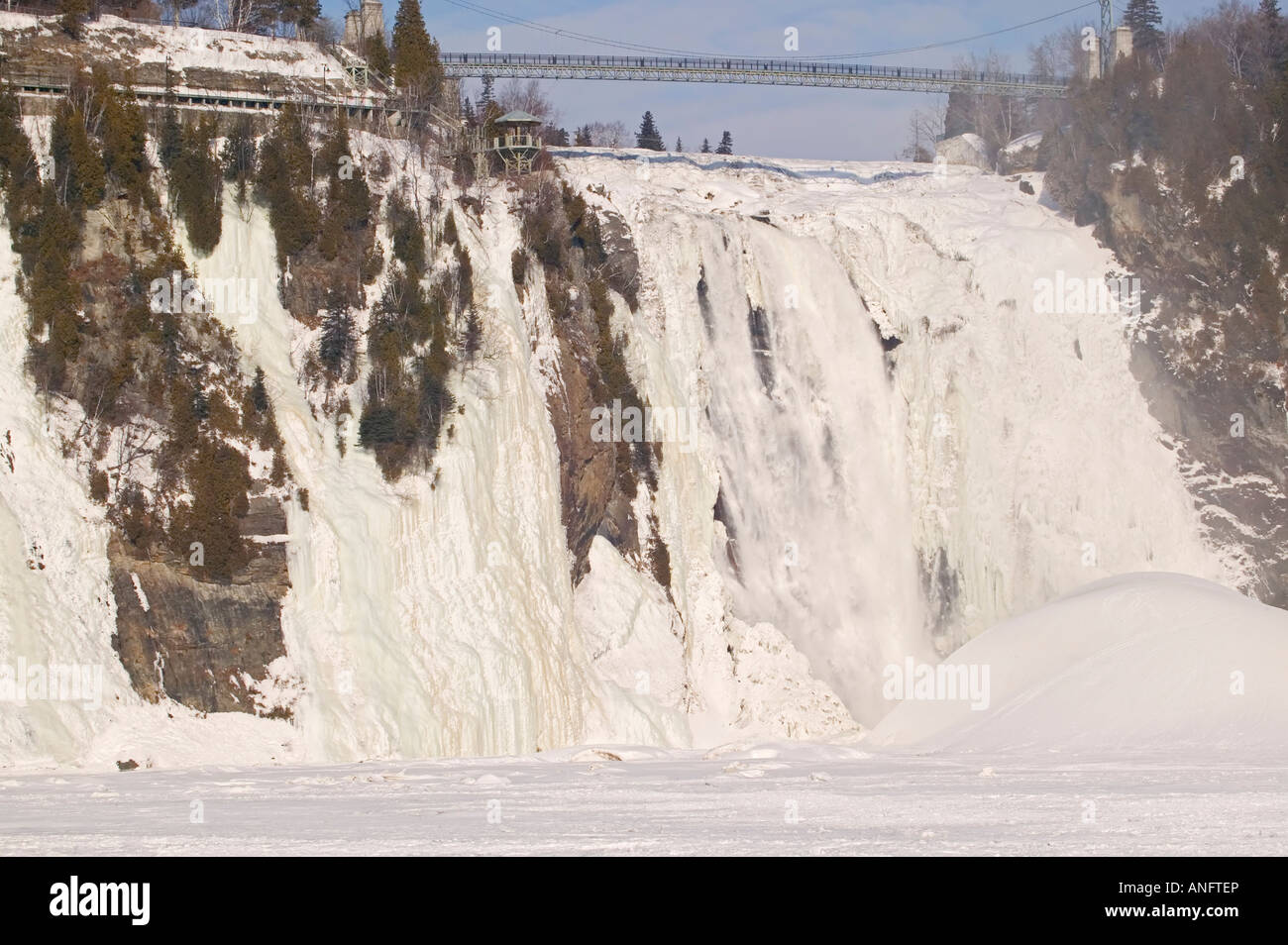 Parc de la Chute Montmorency, Parc des chutes, chutes Montmorency, 83 mètres de haut, à Québec, à 12km à l'Est, Québec, Canada. Banque D'Images