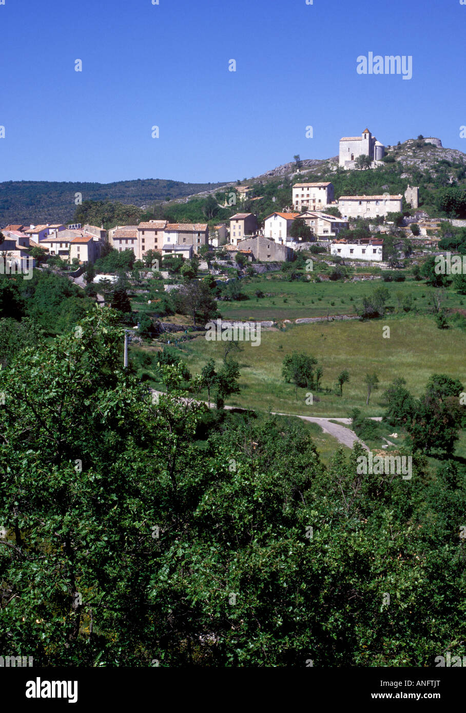 Comps-s-Artuby - Une colline typique village de la région de la Provence Banque D'Images