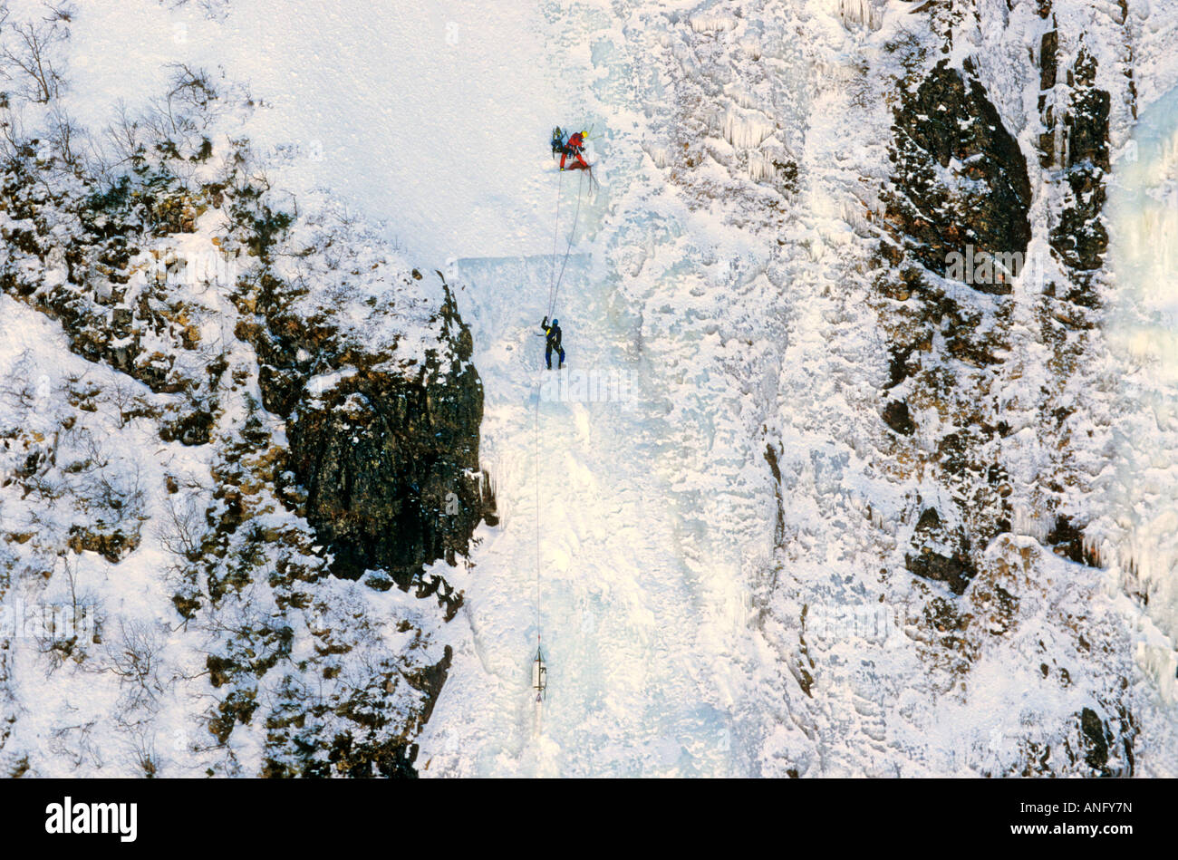 Les glaciéristes mur glacé à l'échelle de Baker's Brook Pond, Gros Morne National Park, l'UNESCO, Patrimoine Mondial de l'UNESCO, Terre-Neuve, Canada Banque D'Images