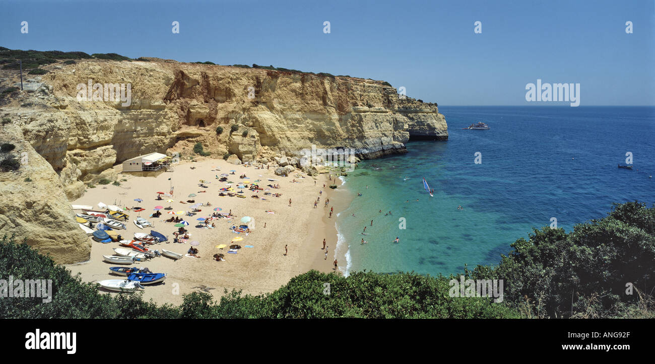 Le Portugal Lalgarve La Plage De Benagil Et Falaises Près