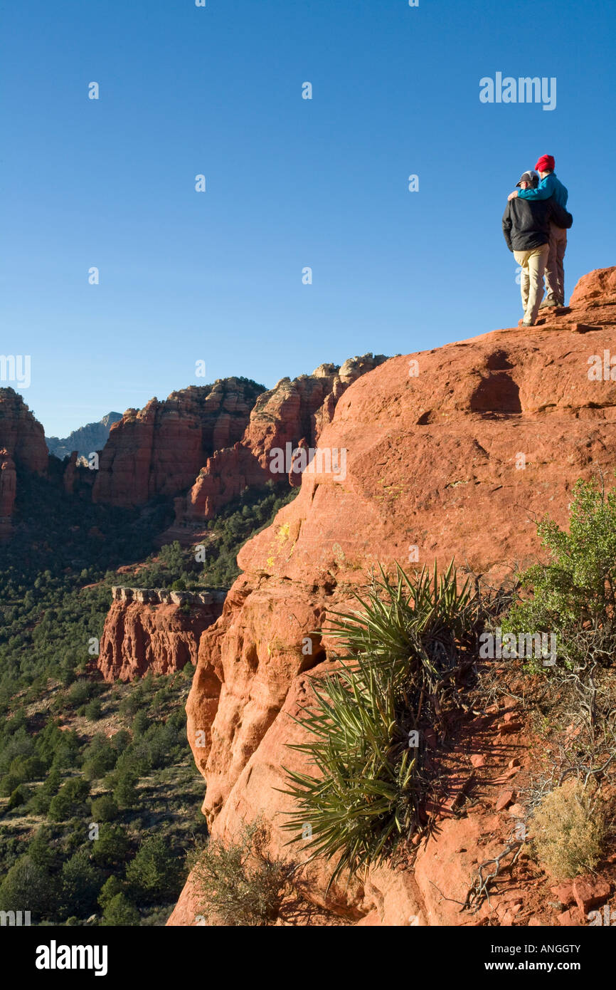 Un couple prendre dans la vue de Schnebly Hill Vista Arizona Sedona Banque D'Images