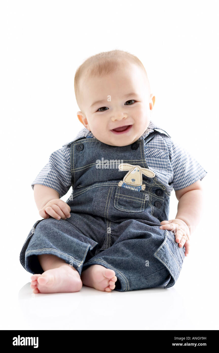 4 mois bébé garçon eurasian contre un fond blanc, Montréal, Québec, Canada  Photo Stock - Alamy