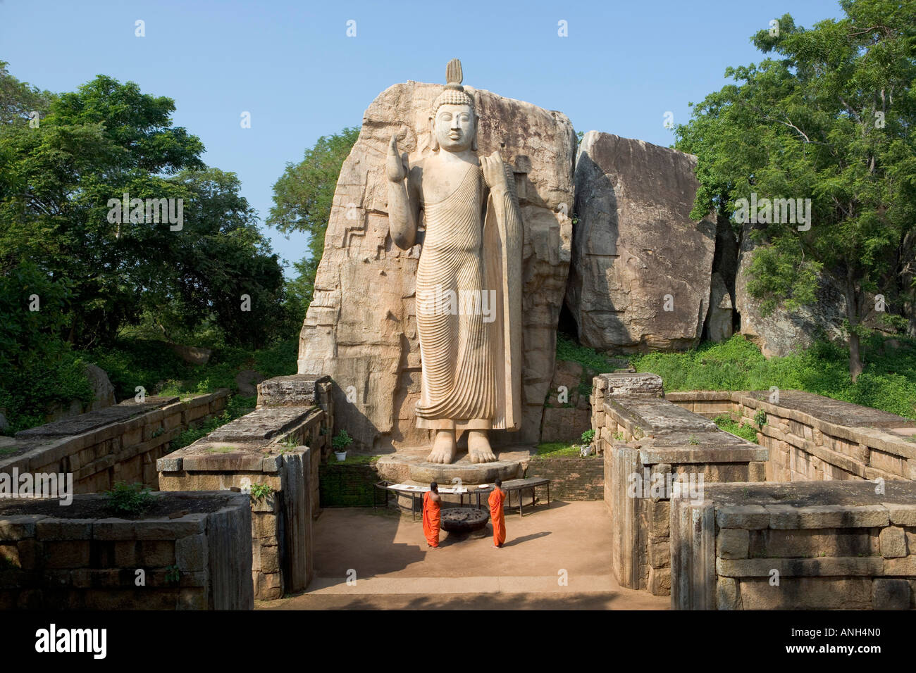 Le Bouddha Aukana permanent géant, Aukana, Sri Lanka Banque D'Images