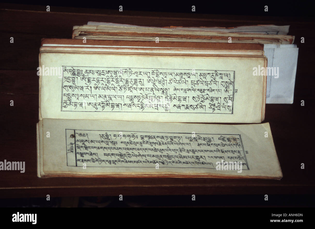 Livre Saint Monastère à Bomdila, de l'Arunachal Pradesh, Inde Banque D'Images