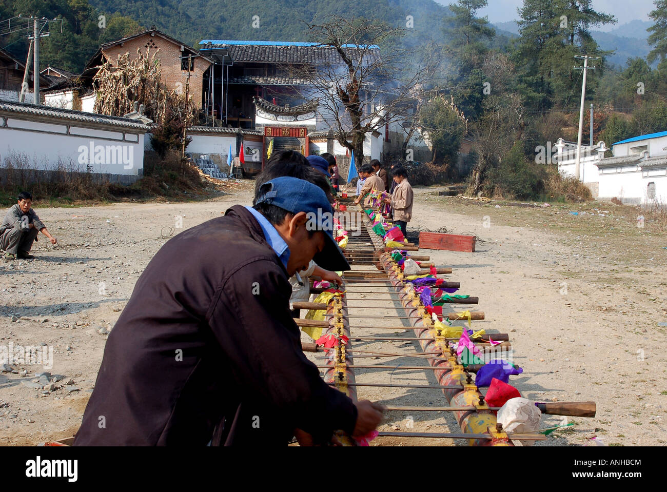 Chine Yunnan Kunming minorités lisu couteau d'escalade festival Banque D'Images