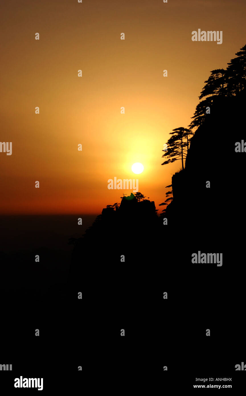 Les nuages bas en Chine Huang Shan Banque D'Images