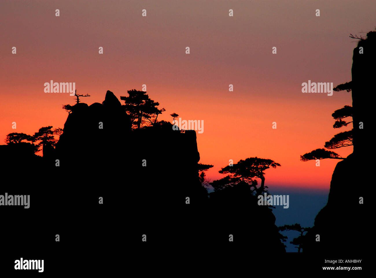 Les nuages bas en Chine Huang Shan Banque D'Images