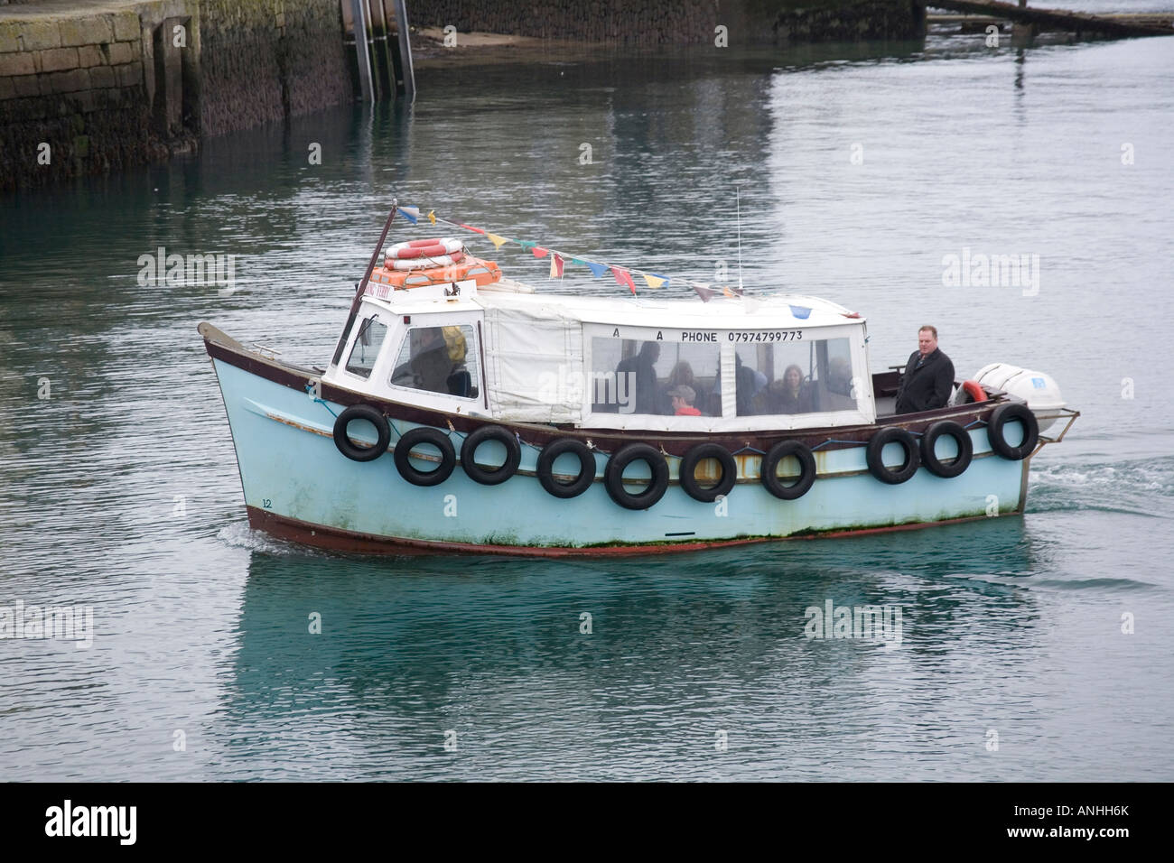 Un petit traversier pour passagers à Falmouth, Cornwall en Angleterre. Banque D'Images