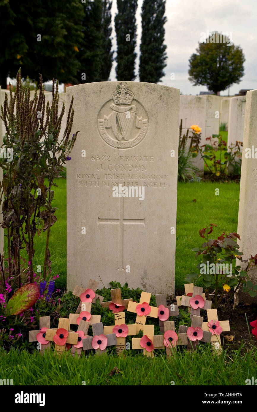 J privé Condon. À 14 probablement le plus jeune soldat à mourir dans la PREMIÈRE GUERRE MONDIALE forces britanniques. Poelkapelle British Cemetery en Belgique Banque D'Images