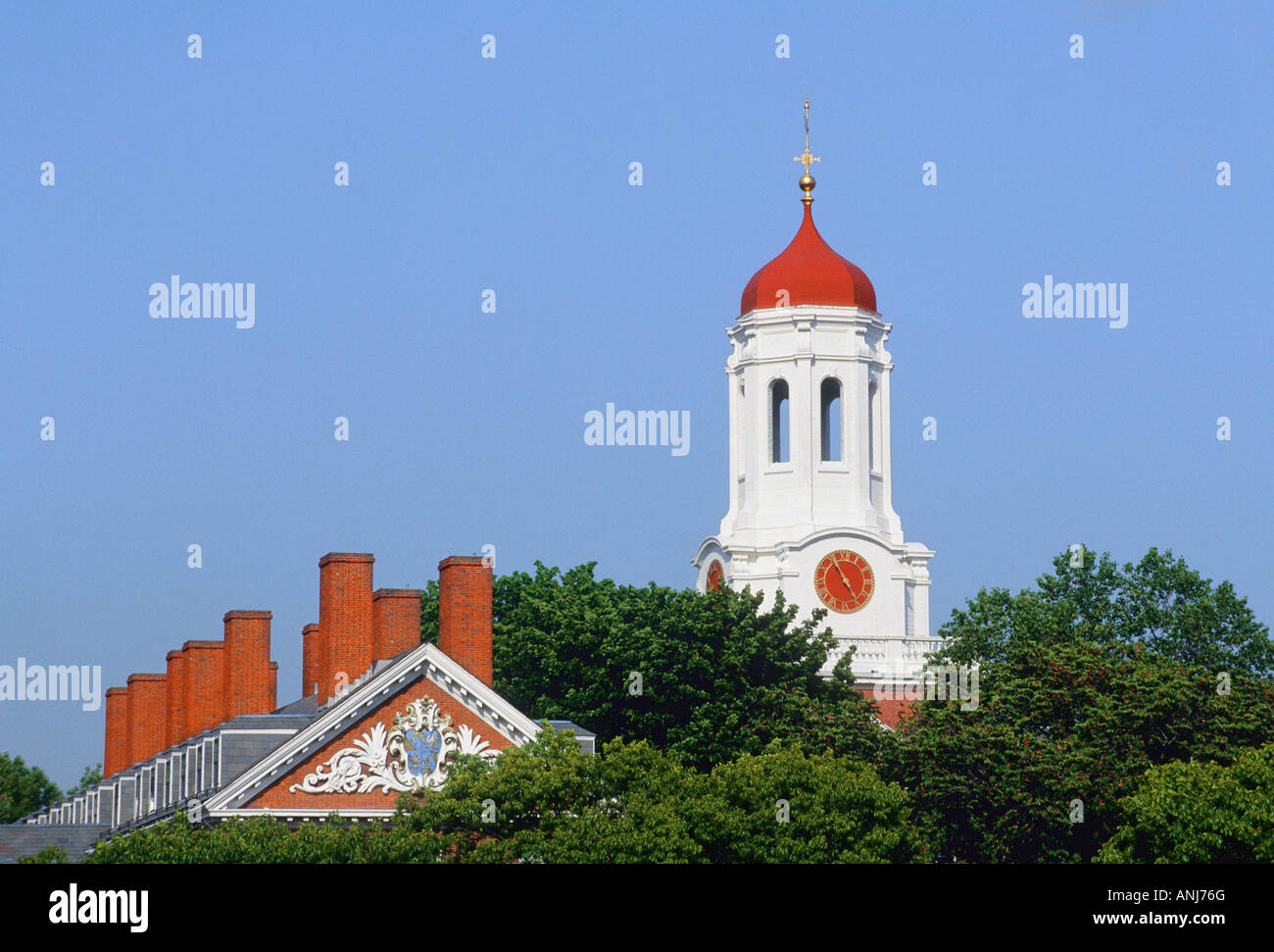 États-Unis Cambridge Massachusetts Harvard University paysage Dunster House bleu ciel Banque D'Images