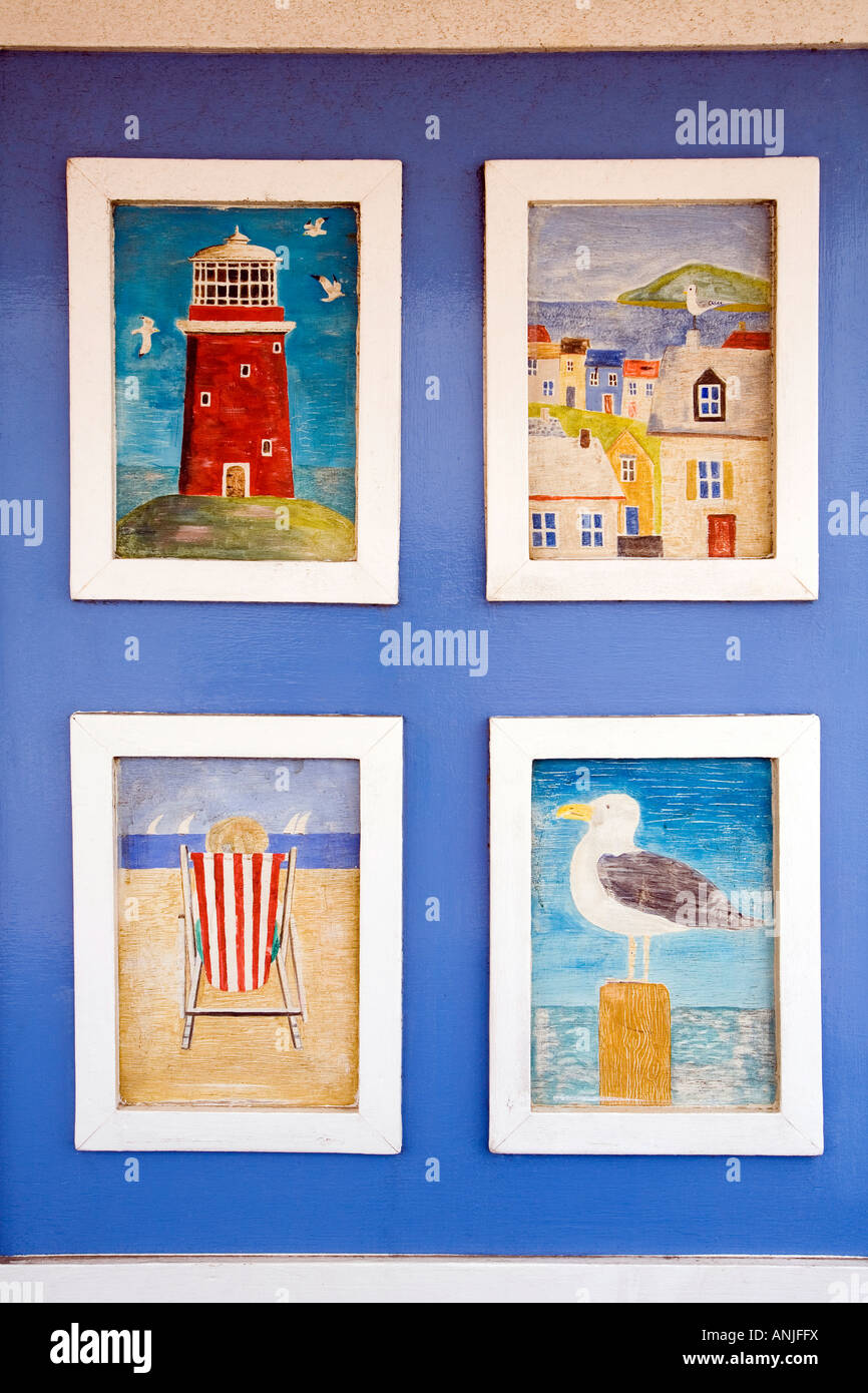 UK Suffolk Southwold naïf front de mer style de décoration de peinture des cabines de plage shutter Banque D'Images