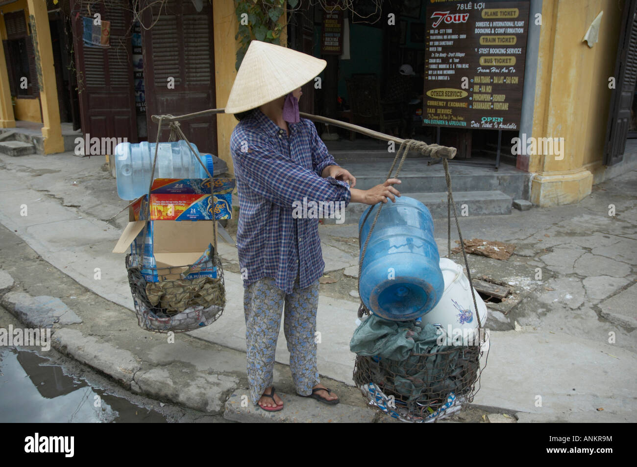 Colporteur, Hoi An, Vietnam Banque D'Images