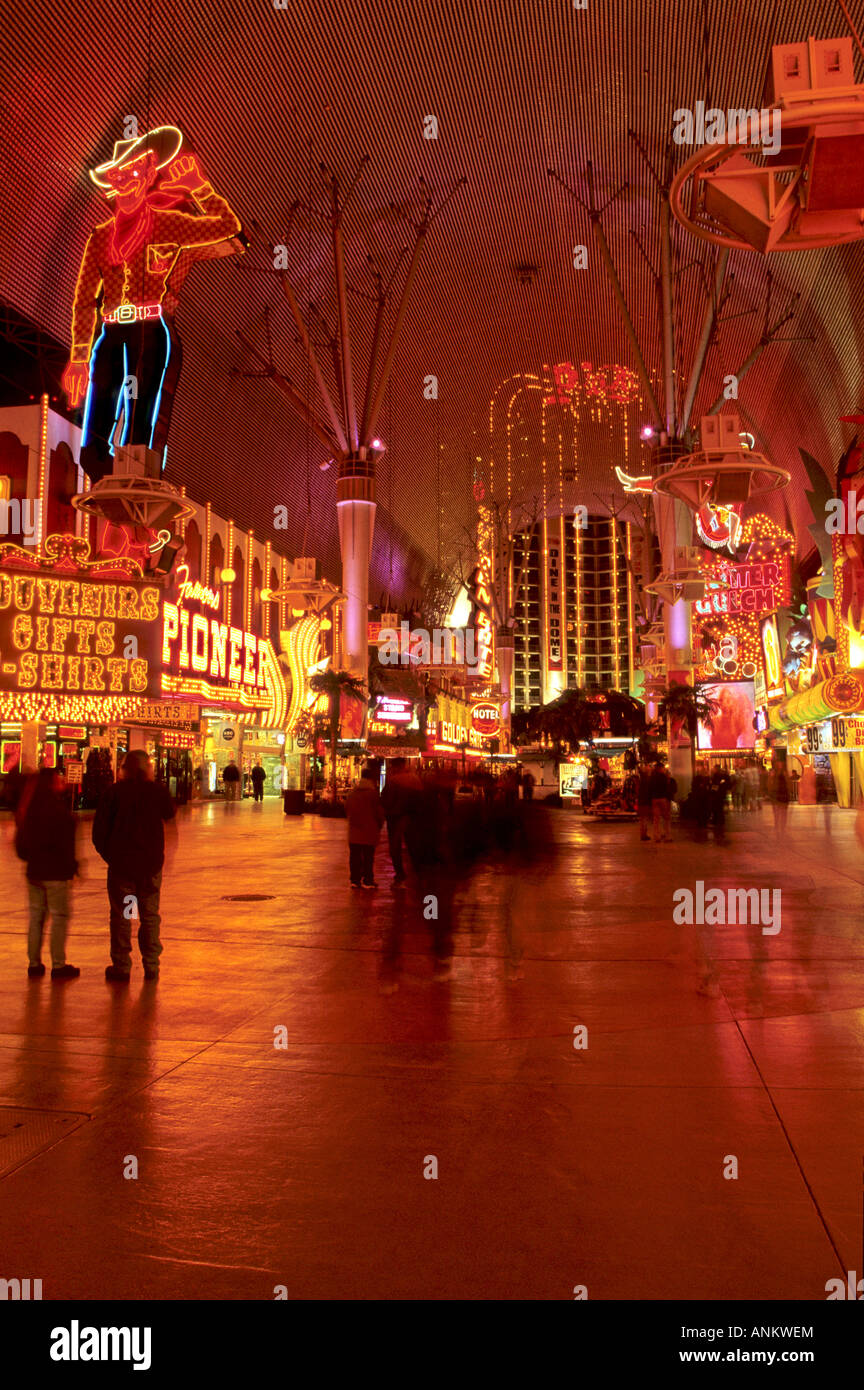 2 millions d'ampoules à alimenter le spectacle au-dessus de Fremont Street Las Vegas NEVADA USA Casinos Banque D'Images