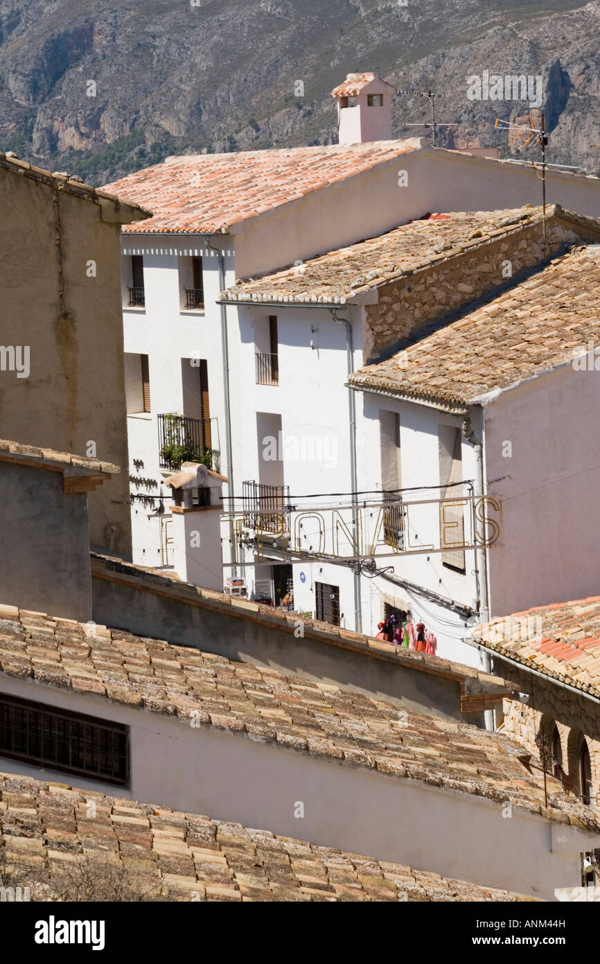 Toits de Guadalest. El Castell de Guadalest est une ville de Valence situé dans la province d'Alicante, Espagne. Banque D'Images