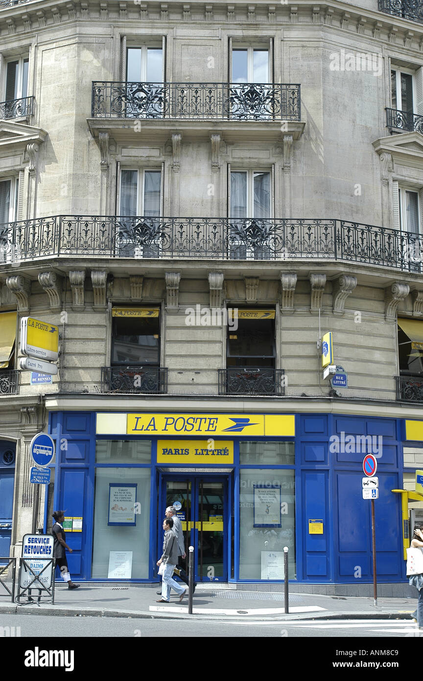 Bureau de poste postes paris france Photo Stock - Alamy