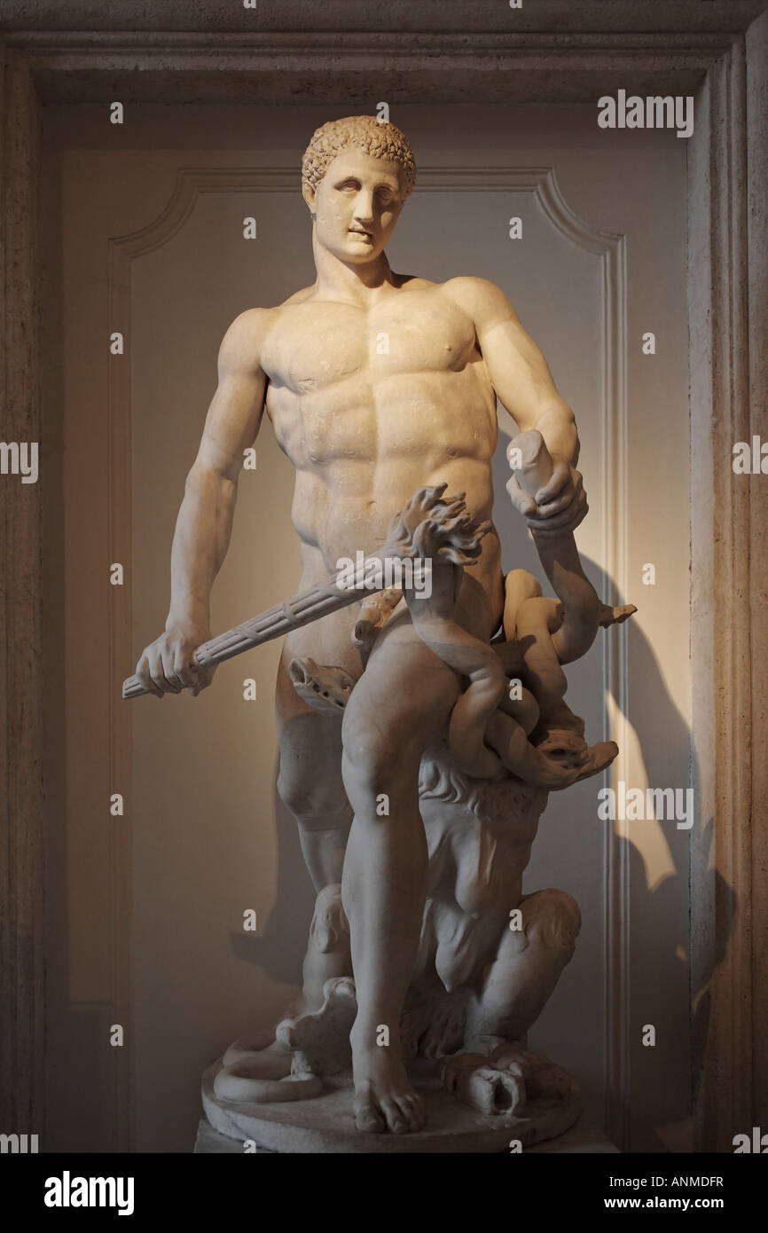 Statue en marbre d'Héraclès, restaurée, en tuant l'Hydre de Lerne, Musée du Capitole, Musei Capitolini, Rome, Italie Banque D'Images