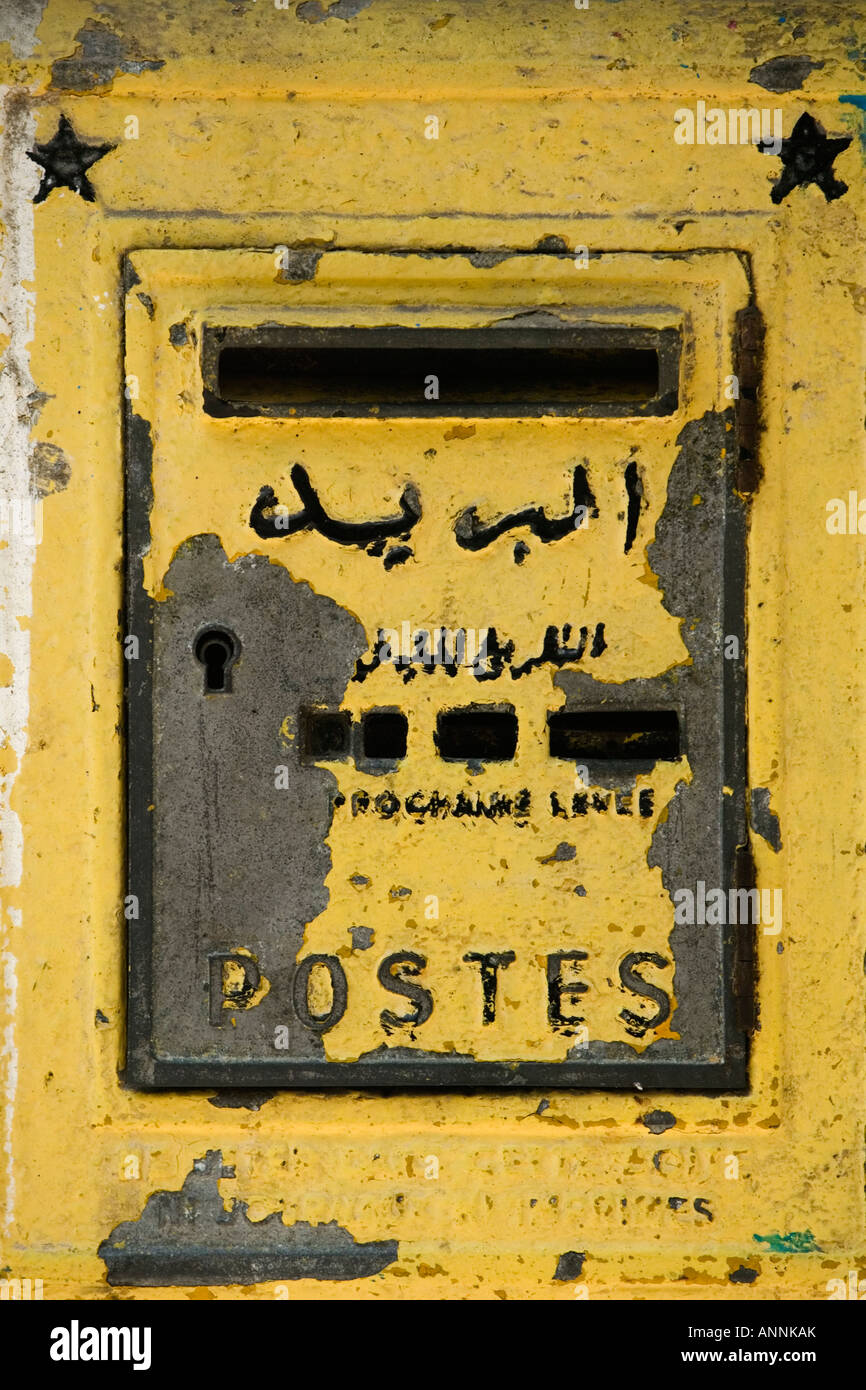 Post Box jaune à Essaouira, Maroc Banque D'Images
