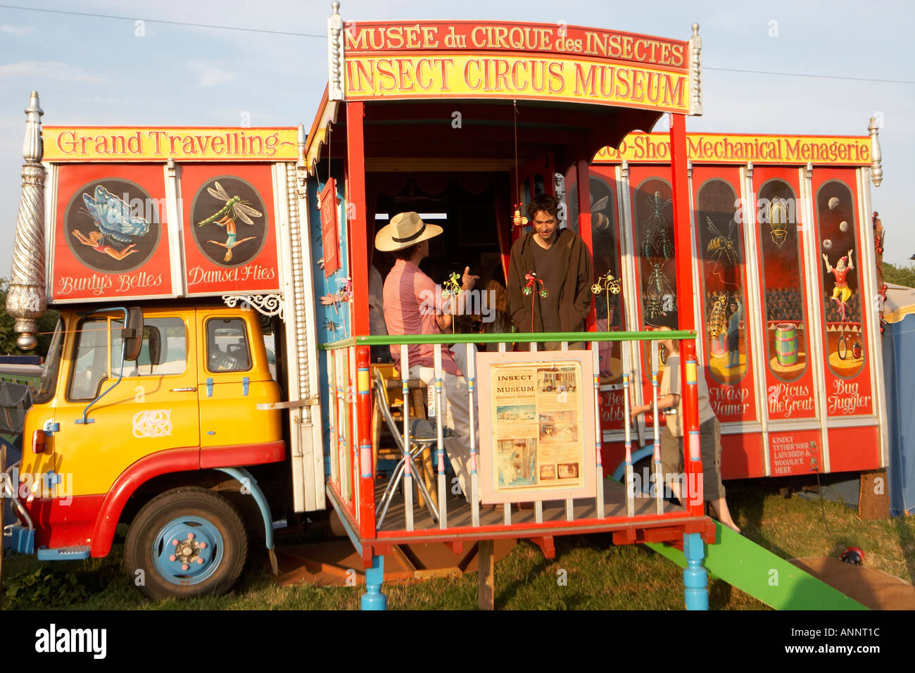 Musée du cirque d'insectes dans la lumière du soleil du soir de Glastonbury Festival des Arts du Somerset England UK 2005 Banque D'Images