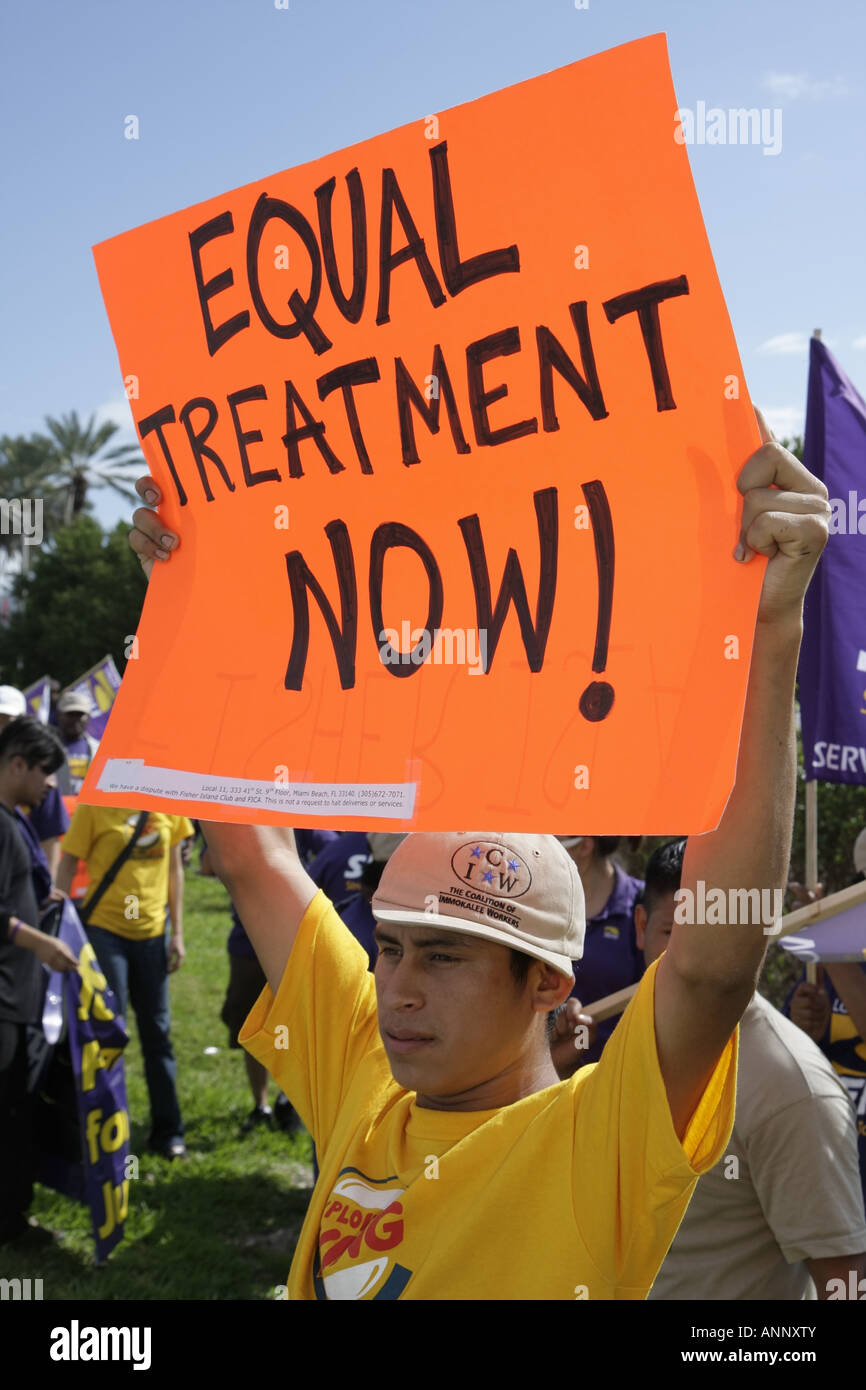 Miami Beach Florida,MacArthur Causeway,Fisher Island Workers Rally,manifestation,manifestation,SEIU,Service Employees International Union,Farm Workers,segre Banque D'Images