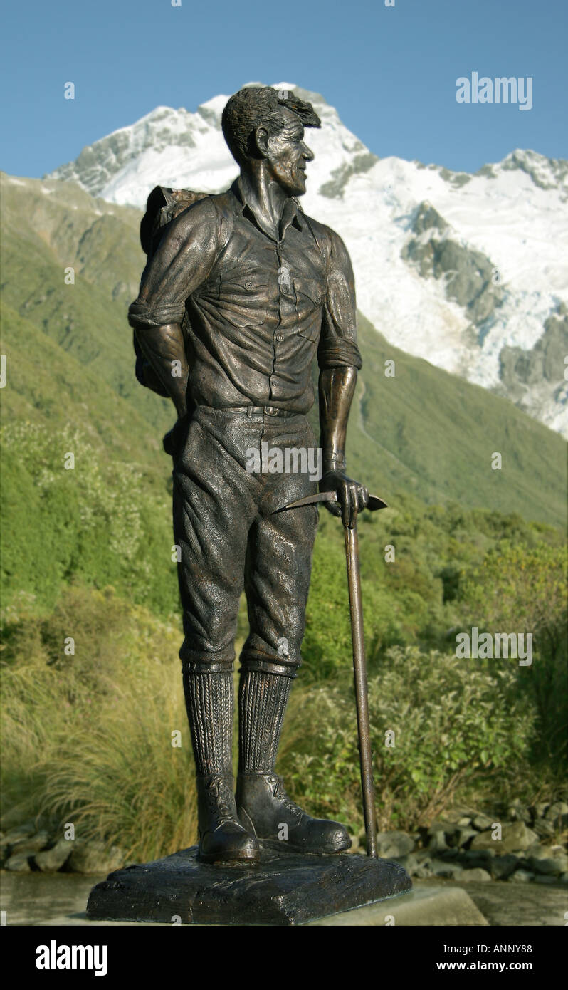 En regardant vers le Mont Cook NZ Avec Sherpa Tenzing Norgay le 29 mai 1953 le premier à gravir l'Everest Sculpture Bryn Jones Duned Banque D'Images