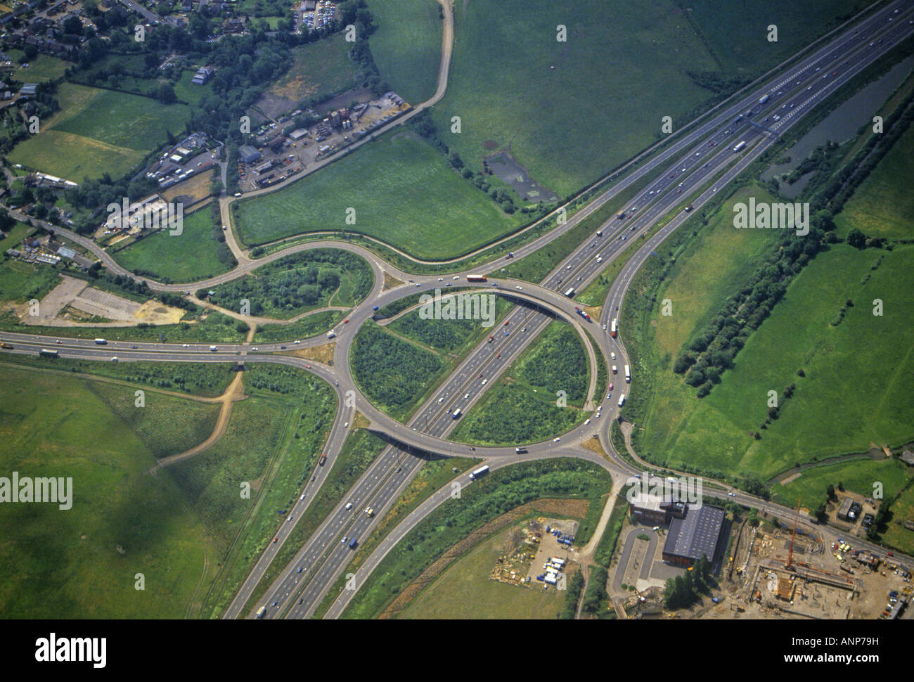 Une vue aérienne de rond-point sur M25 banlieue de Londres en Angleterre Banque D'Images