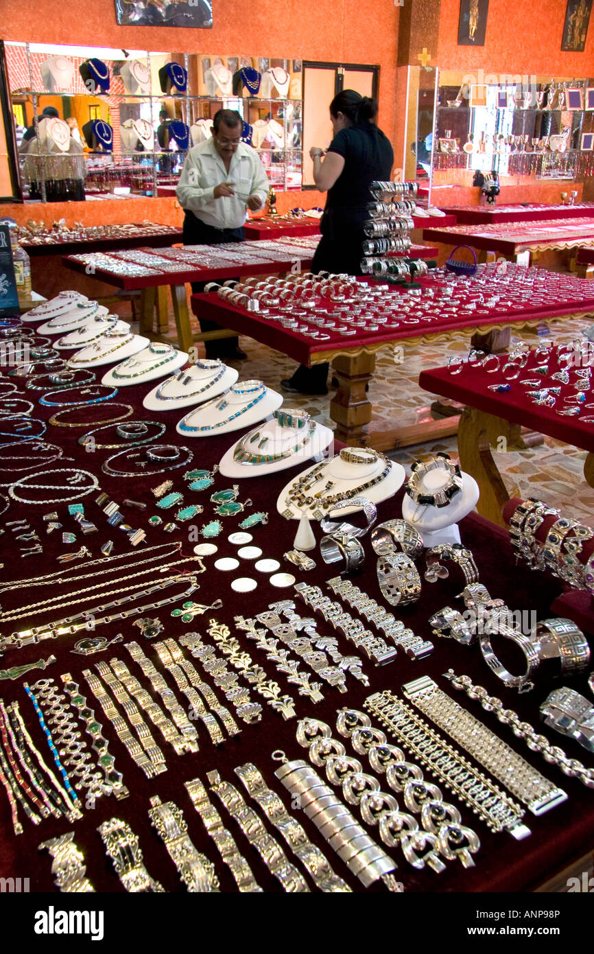 Bijoux Argent vendu à un magasin à Taxco dans l'État de Guerrero au Mexique  Photo Stock - Alamy