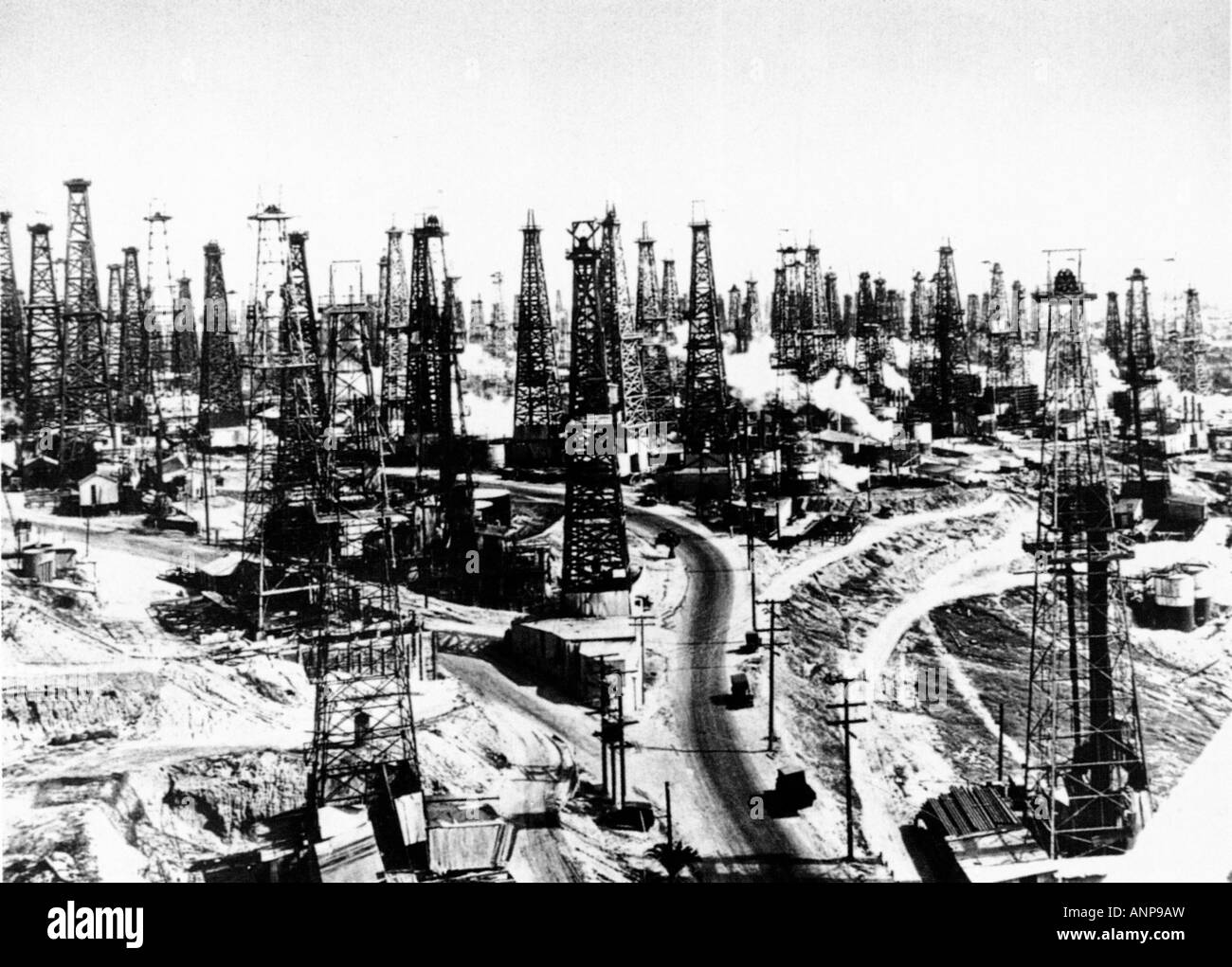 Signal Hill long Beach Californie 1921 photo du champ pétrolifère incroyablement productif recouvert de dérailles à huile Banque D'Images