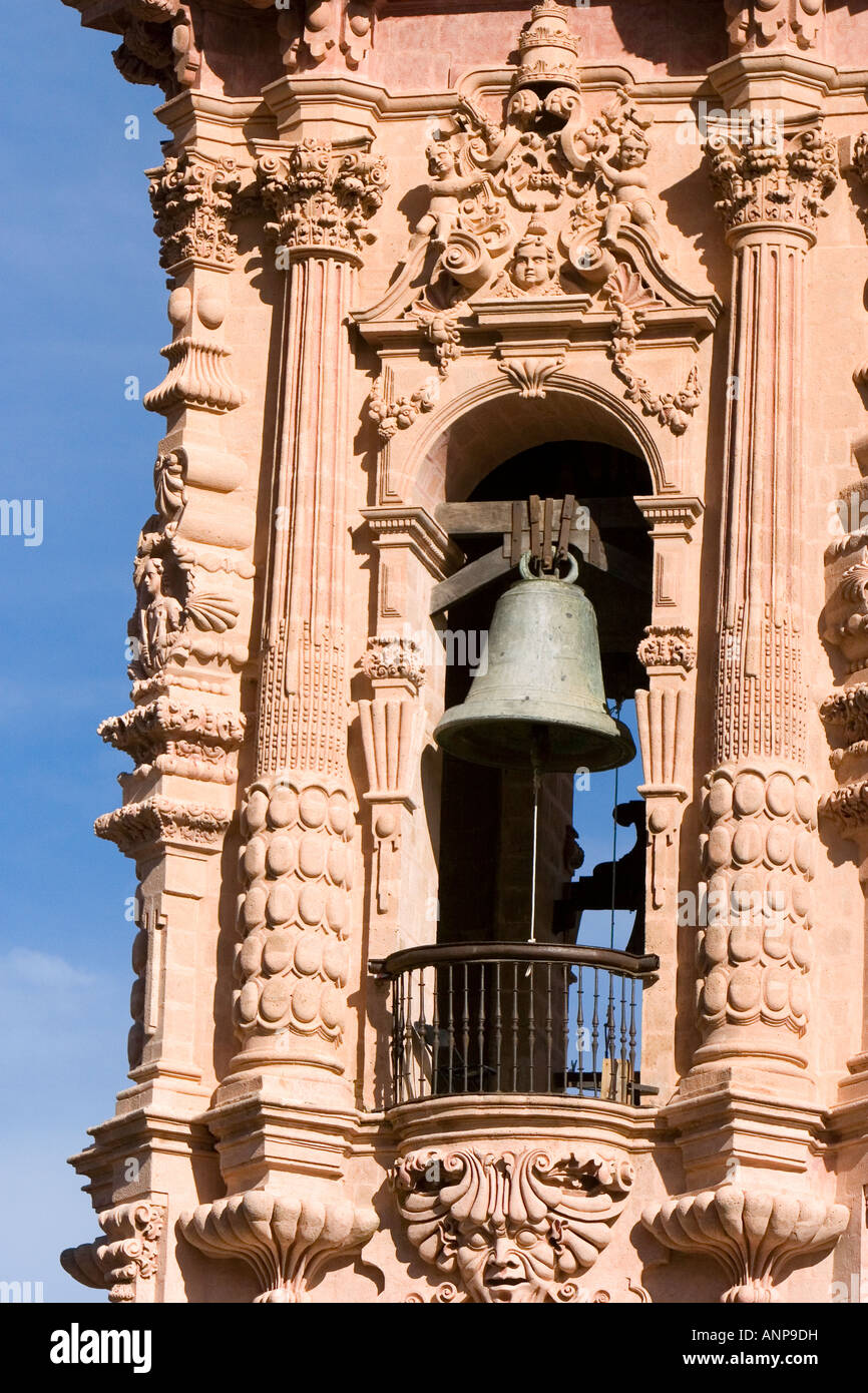 Une cloche de l'église paroissiale de Santa Prisca à Taxco dans l'État de Guerrero au Mexique Banque D'Images