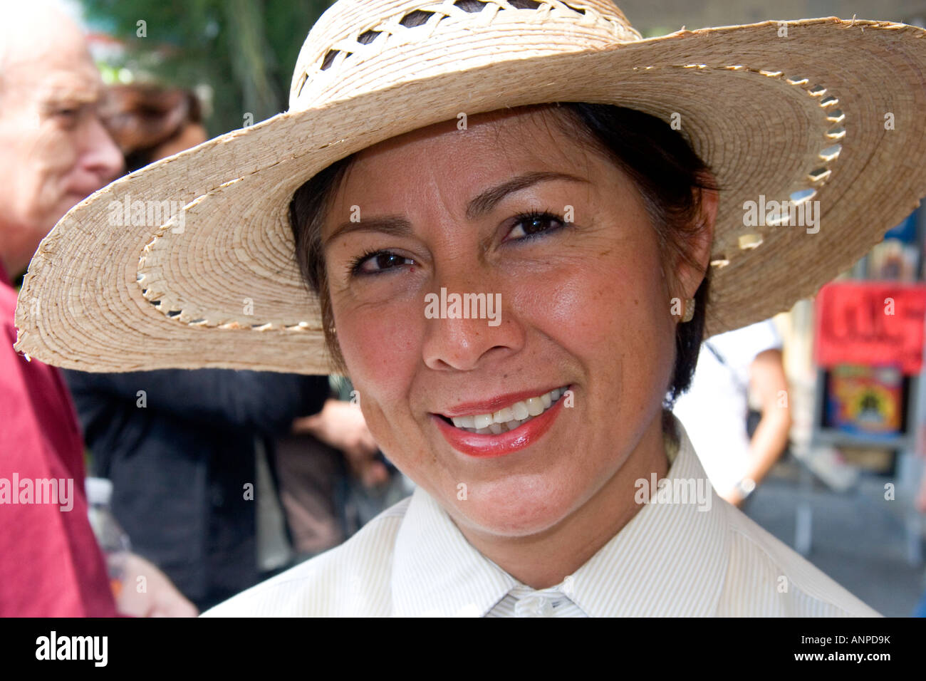Femme portant un chapeau mexicain à Mexico Mexique Banque D'Images