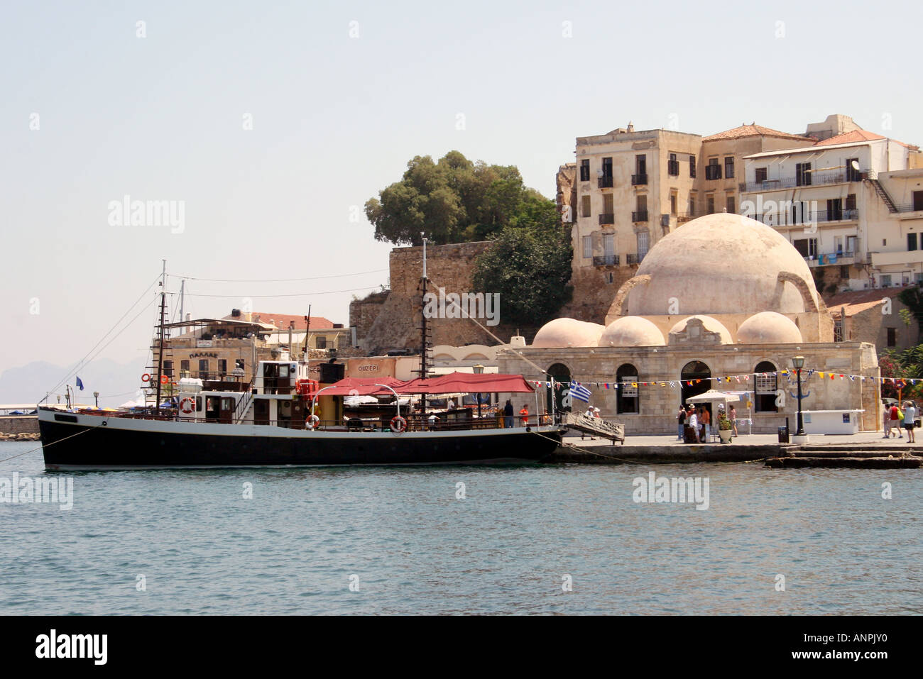 La mosquée de JANISSAIRES SUR LE QUAI DU PORT DE La Canée. La Crète. Île grecque. L'EUROPE Banque D'Images